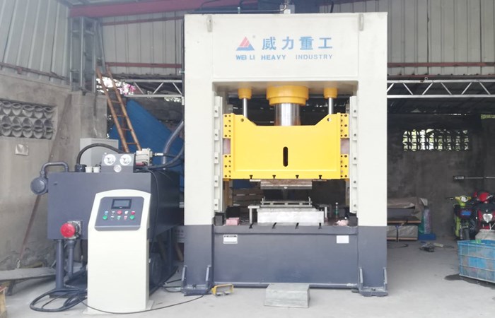 汽車萬向節(jié)軸承座液壓機,500噸熱壓成型框架式液壓機