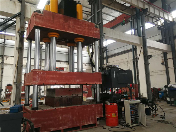 汽車(chē)保險(xiǎn)杠液壓機(jī)