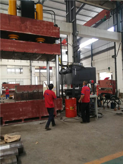 四柱式萬能液壓機(jī)調(diào)試