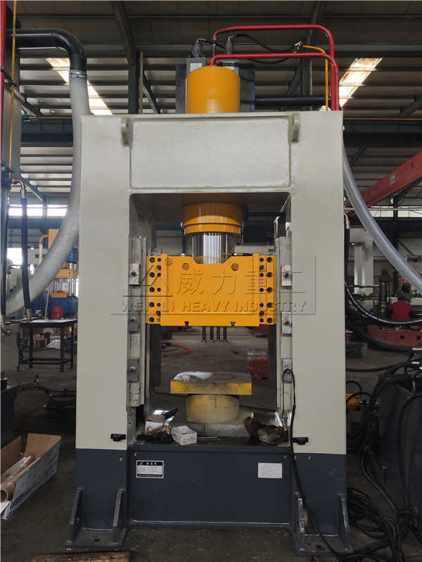 電車擋風(fēng)板成型液壓機