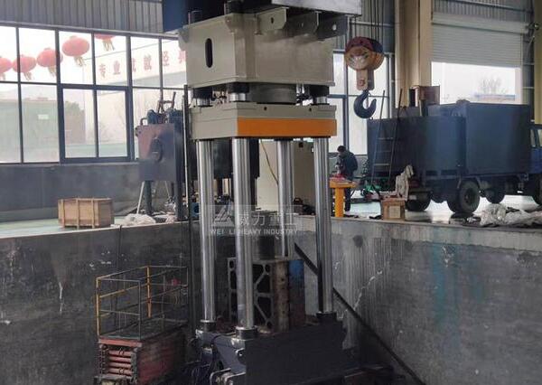 石墨坩堝成型液壓機(jī)